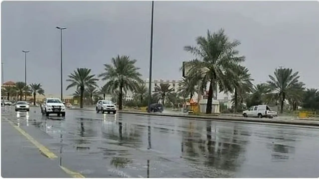 طقس المملكة الثلاثاء: تقلبات جوية وأمطار رعدية ورياح نشطة بهذه المناطق
